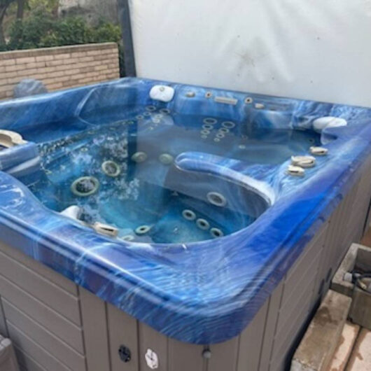 Quality Hot Tubs & Swim Spas - Golden Spas Inc